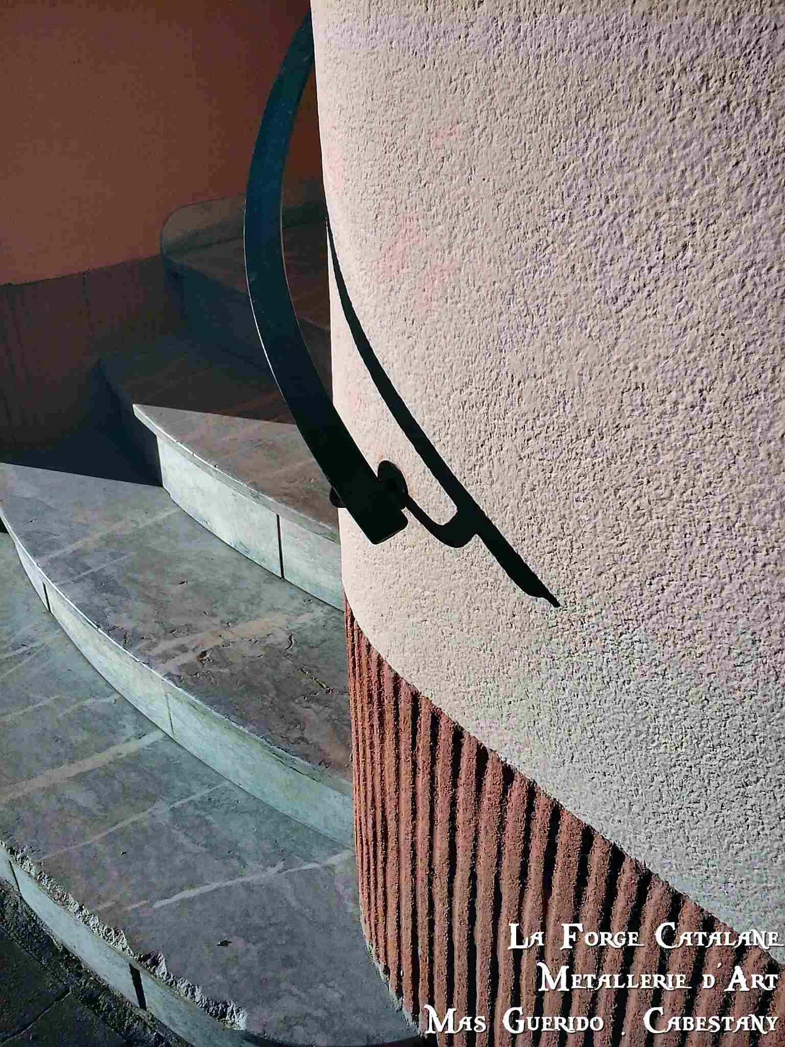 main courante en fer plat debillarde forge catalane.jpg